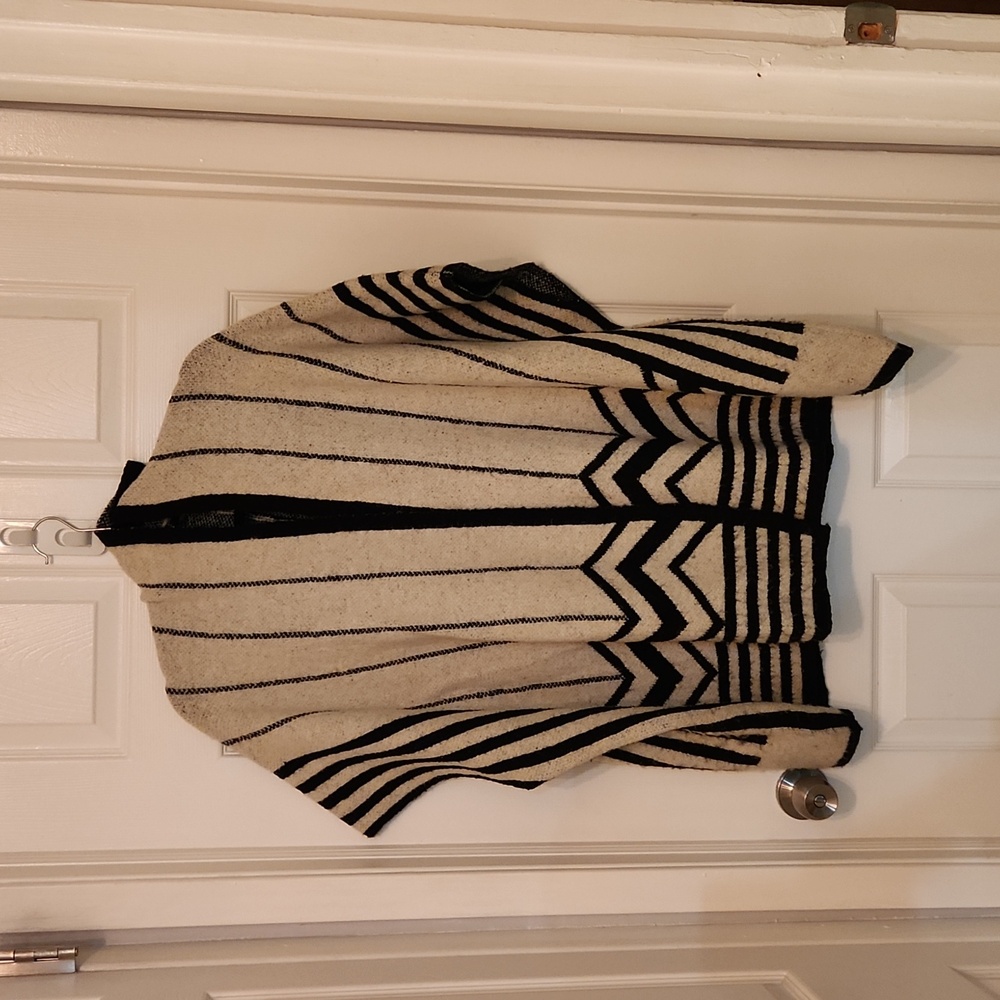 Cream and white over sized short sleeve sweater